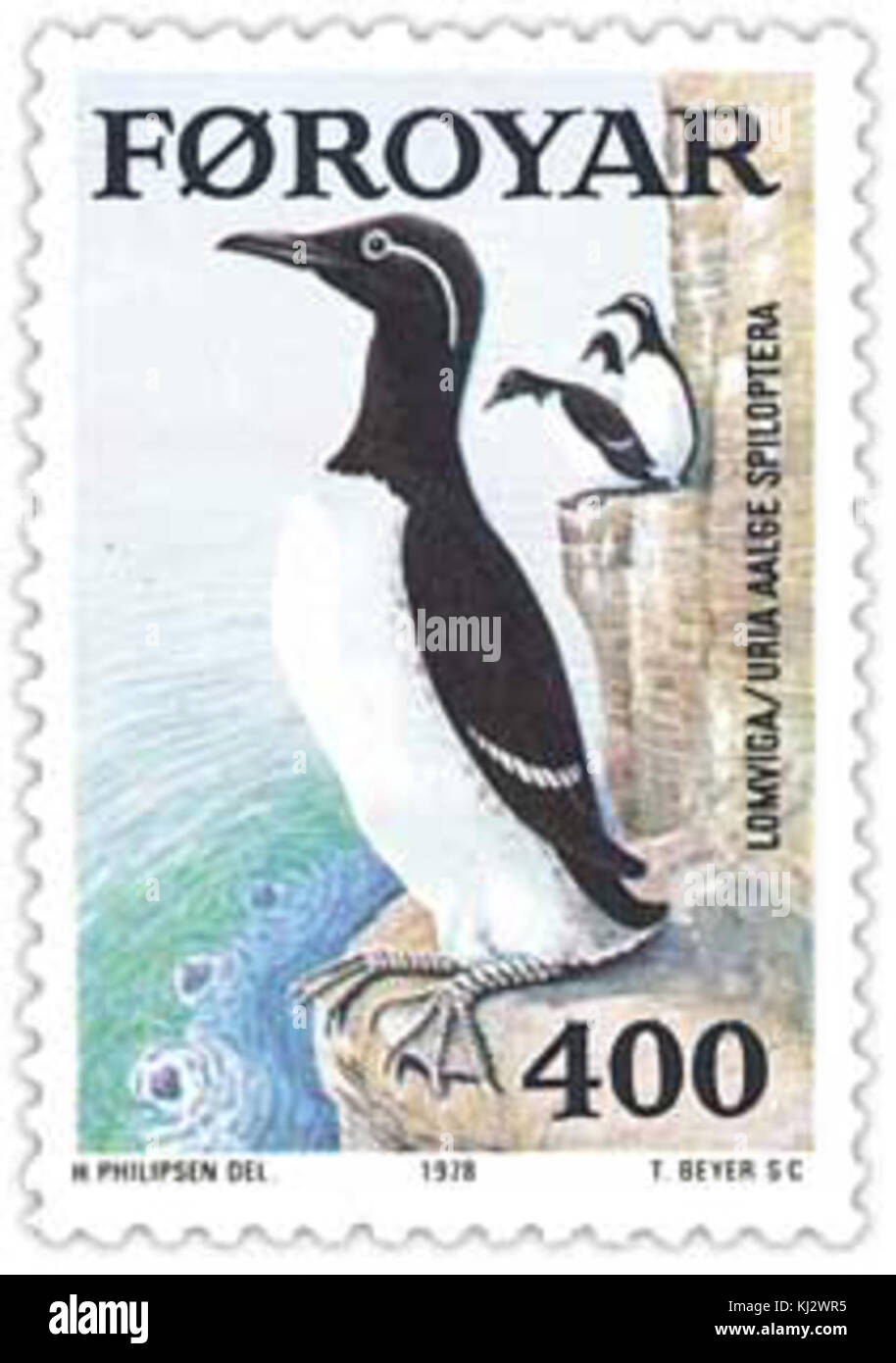 Il francobollo 032 delle Isole Faroe presenta un'immagine della ghigliottina, un uccello marino comunemente presente nelle acque dell'Atlantico settentrionale. Questo francobollo fa parte di una serie incentrata sulla fauna e la natura locali, che mette in evidenza il ruolo della ghigliottina nell'ecosistema della regione. Foto Stock