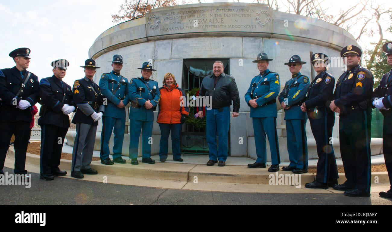 Il montante del Maine ghirlanda di posa (15827781357) Foto Stock