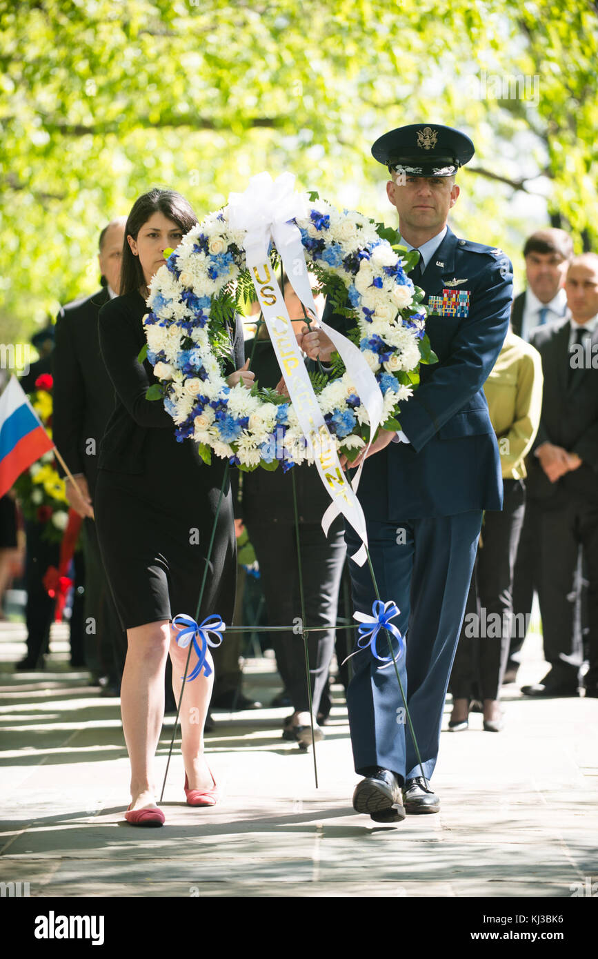 Corona-posa in spirito dell'Elba in Al Cimitero Nazionale di Arlington (17071088660) Foto Stock