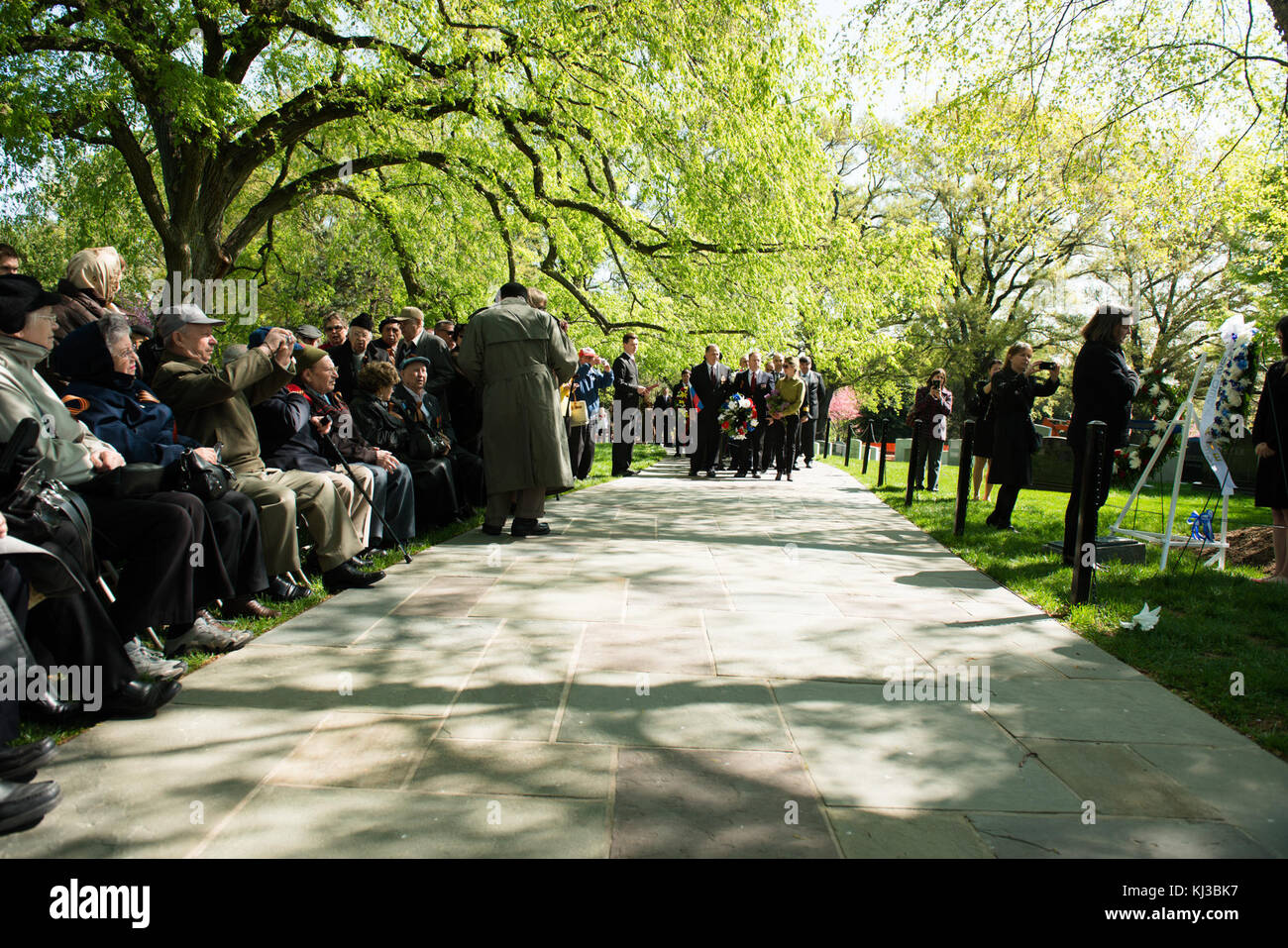 Corona-posa in spirito dell'Elba in Al Cimitero Nazionale di Arlington (16636177494) Foto Stock