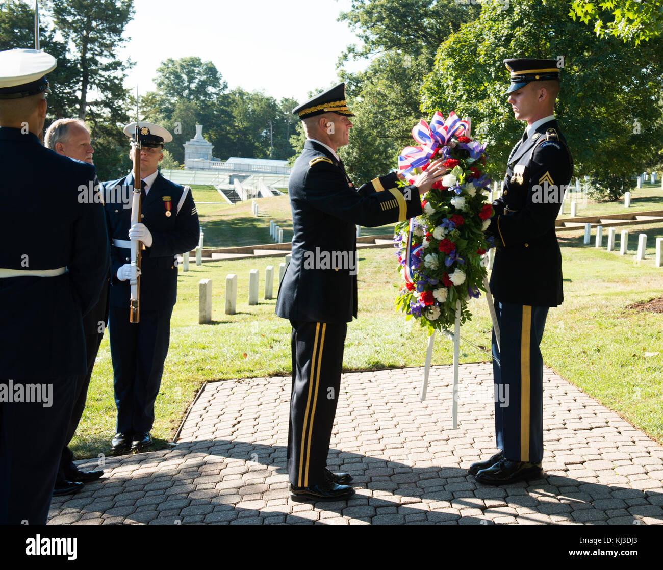 Gli Stati Uniti Esercito Distretto Militare di Washington conduce una Presidential Forze Armate pieno onore Wreath-Laying cerimonia presso la tomba del presidente William H. Taft in Al Cimitero Nazionale di Arlington per celebrare il suo 158birt 0098 Foto Stock
