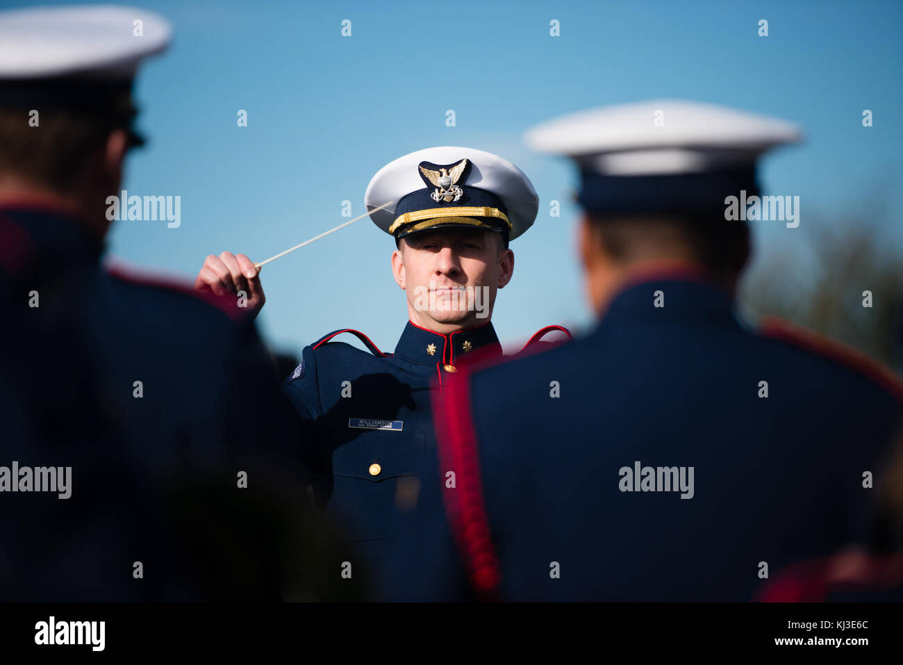 Corona-posa cerimonia presso la Guardia costiera nel memoriale al Cimitero Nazionale di Arlington per i veterani Giorno (22332376024) Foto Stock