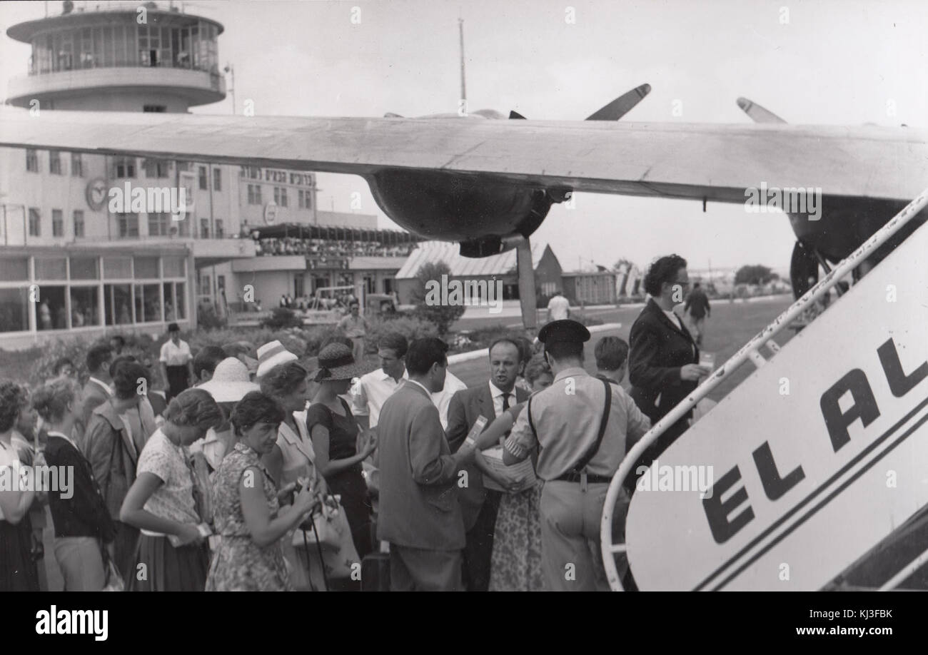 Israele 47086 si riferisce a un'immagine dell'Old Lod Airport, che serviva come principale aeroporto internazionale di Israele prima dell'aeroporto Ben Gurion. La foto evidenzia il significato storico dell'aeroporto. Foto Stock