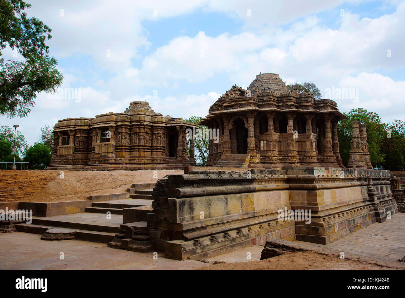 Il Tempio del Sole, tempio indù dedicato alla divinità solare Surya (Sole). Villaggio Modhera del distretto di Mehsana, Gujarat, India Foto Stock