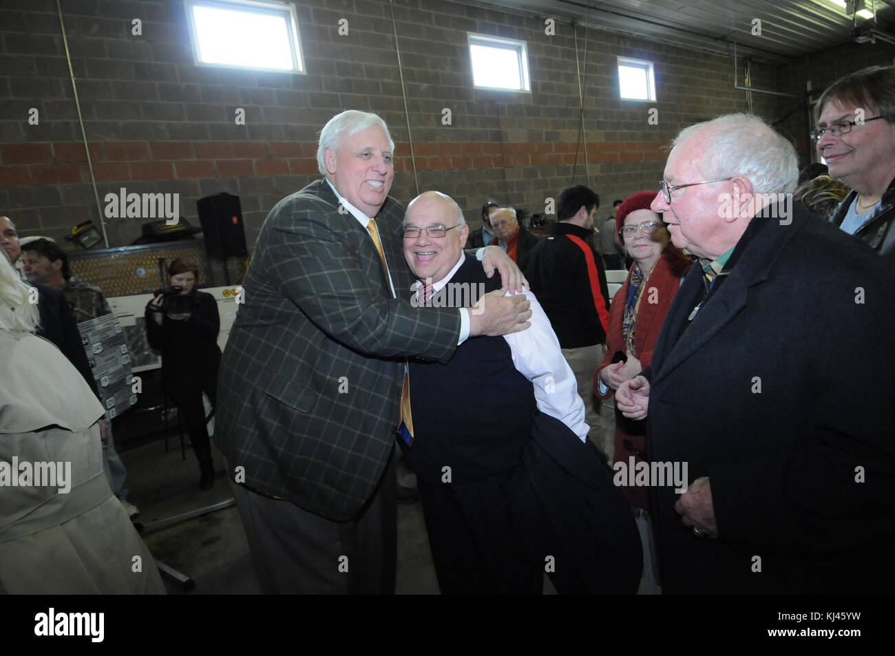 Una fotografia di Jim Justice, il governatore della Virginia Occidentale, che cattura un momento della sua carriera di servizio pubblico. L'immagine riflette il suo ruolo nella leadership statale e nell'impegno politico. Foto Stock