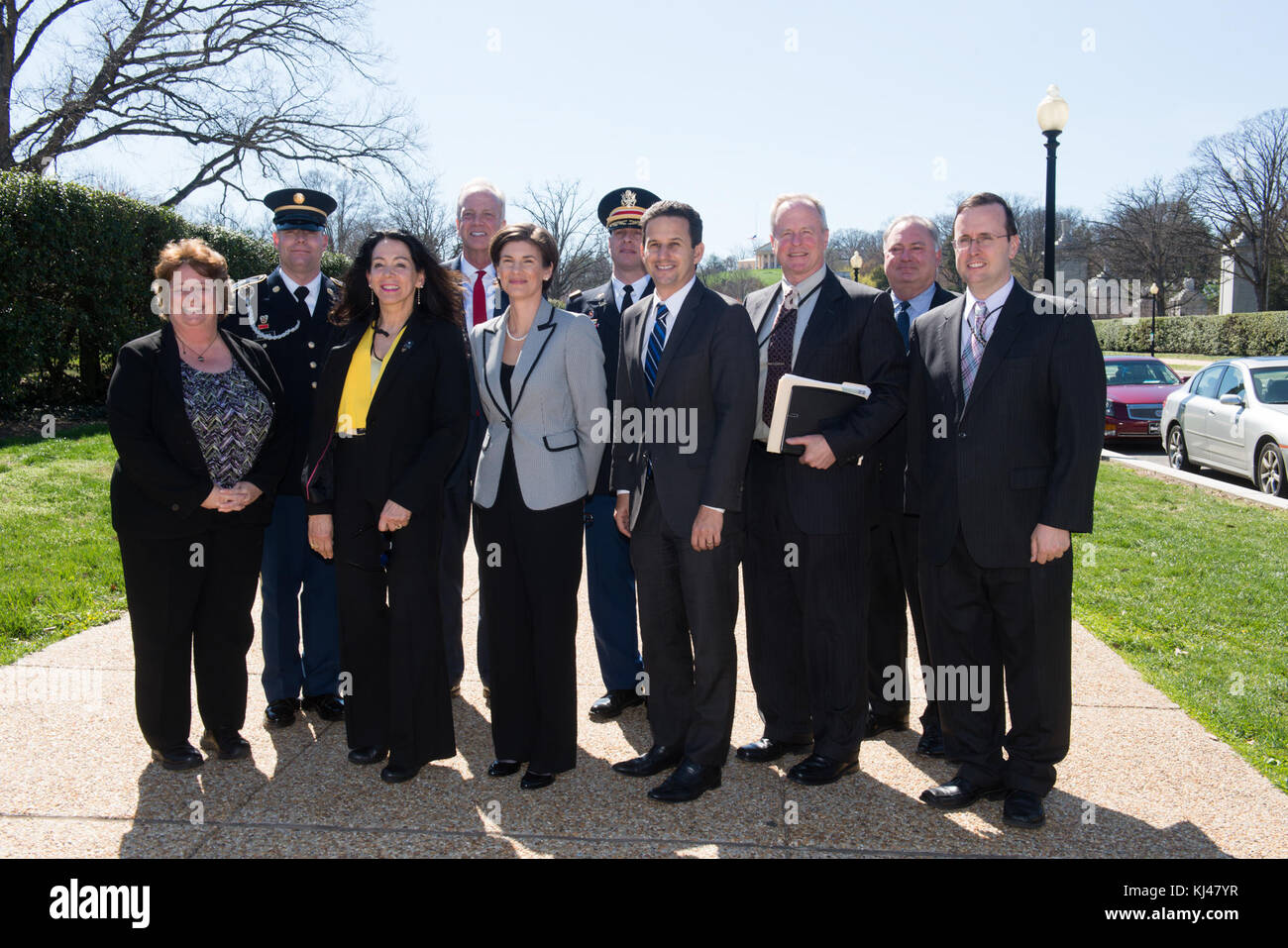 Gli Stati Uniti Sottocomitato del senato sulla costruzione militare, Veterans Affairs, e relative agenzie condotta un campo audizione presso il Cimitero Nazionale di Arlington (32923661953) Foto Stock