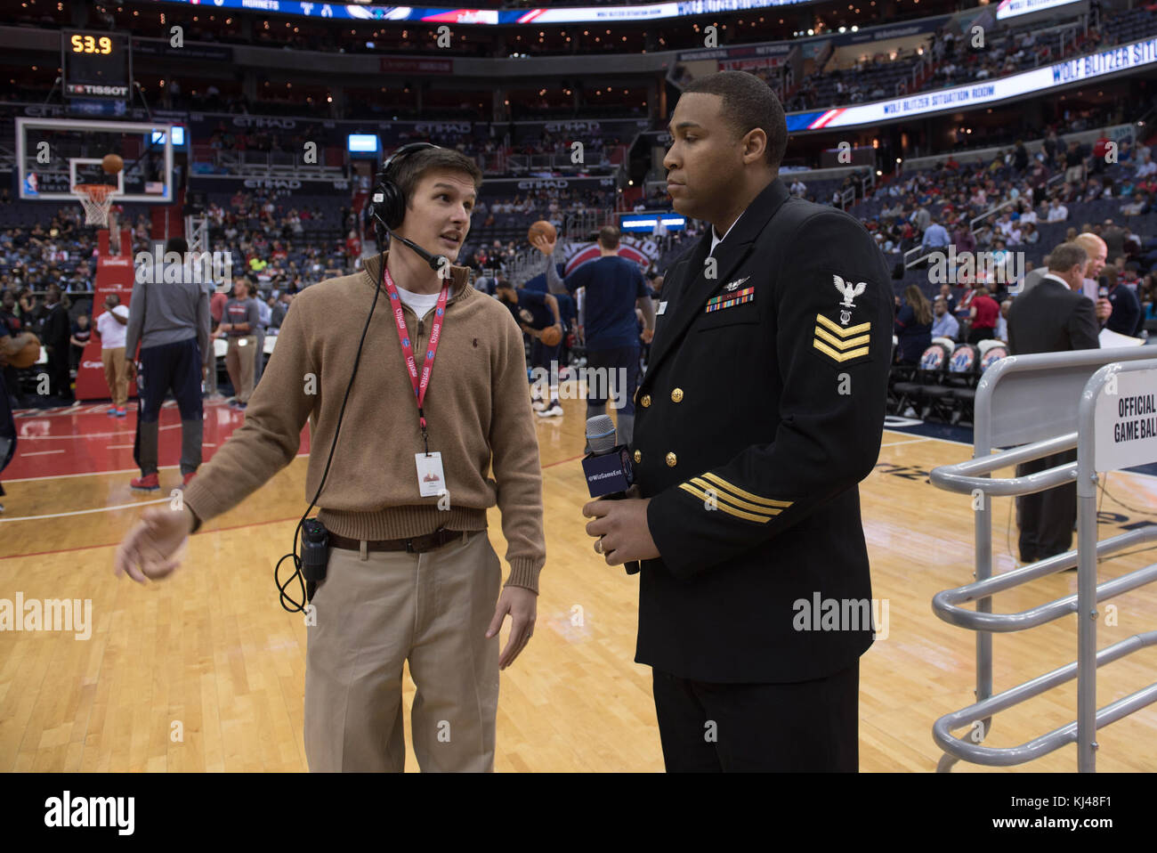 Inno nazionale a procedure guidate di gioco di NBA (33701836032) Foto Stock