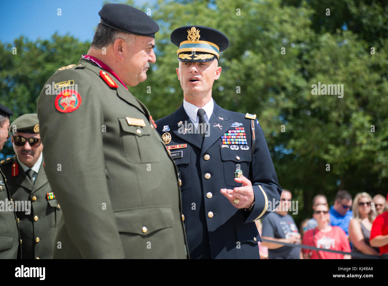 Lt. Gen. Mahmoud Freihat, capo del personale generale, Giordania esercito partecipa a un esercito tutti gli onori Wreath-Laying cerimonia presso la tomba del Milite Ignoto (36015213602) Foto Stock