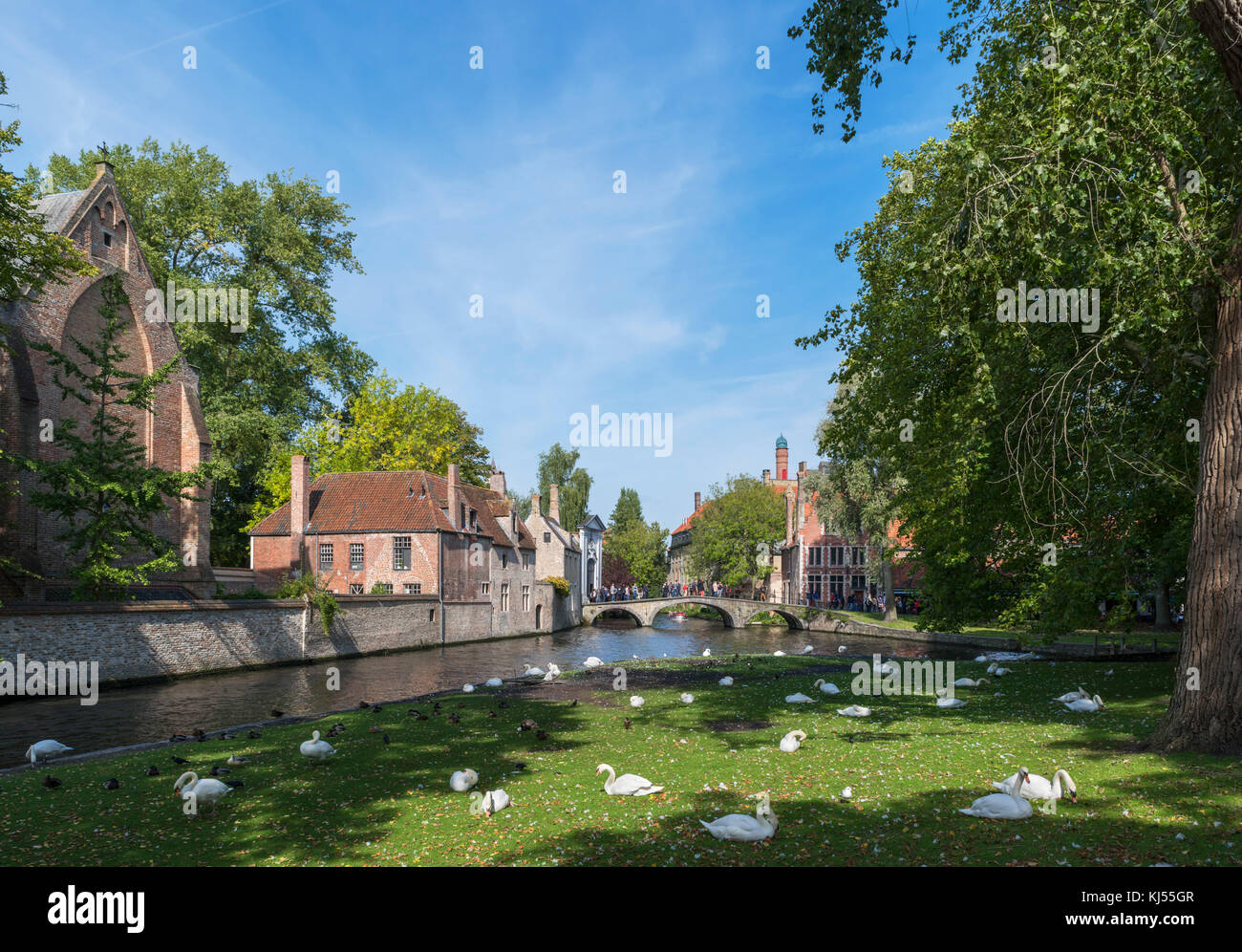 Ingresso al Begijnhof da tutta la Minnewater, Bruges (Brugge), Belgio Foto Stock