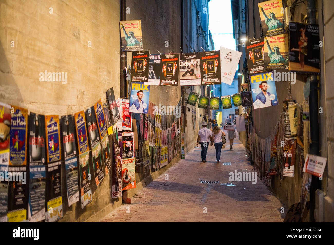 Manifesti nelle strade di Avignon, Francia Provenza, l'Europa. Foto Stock