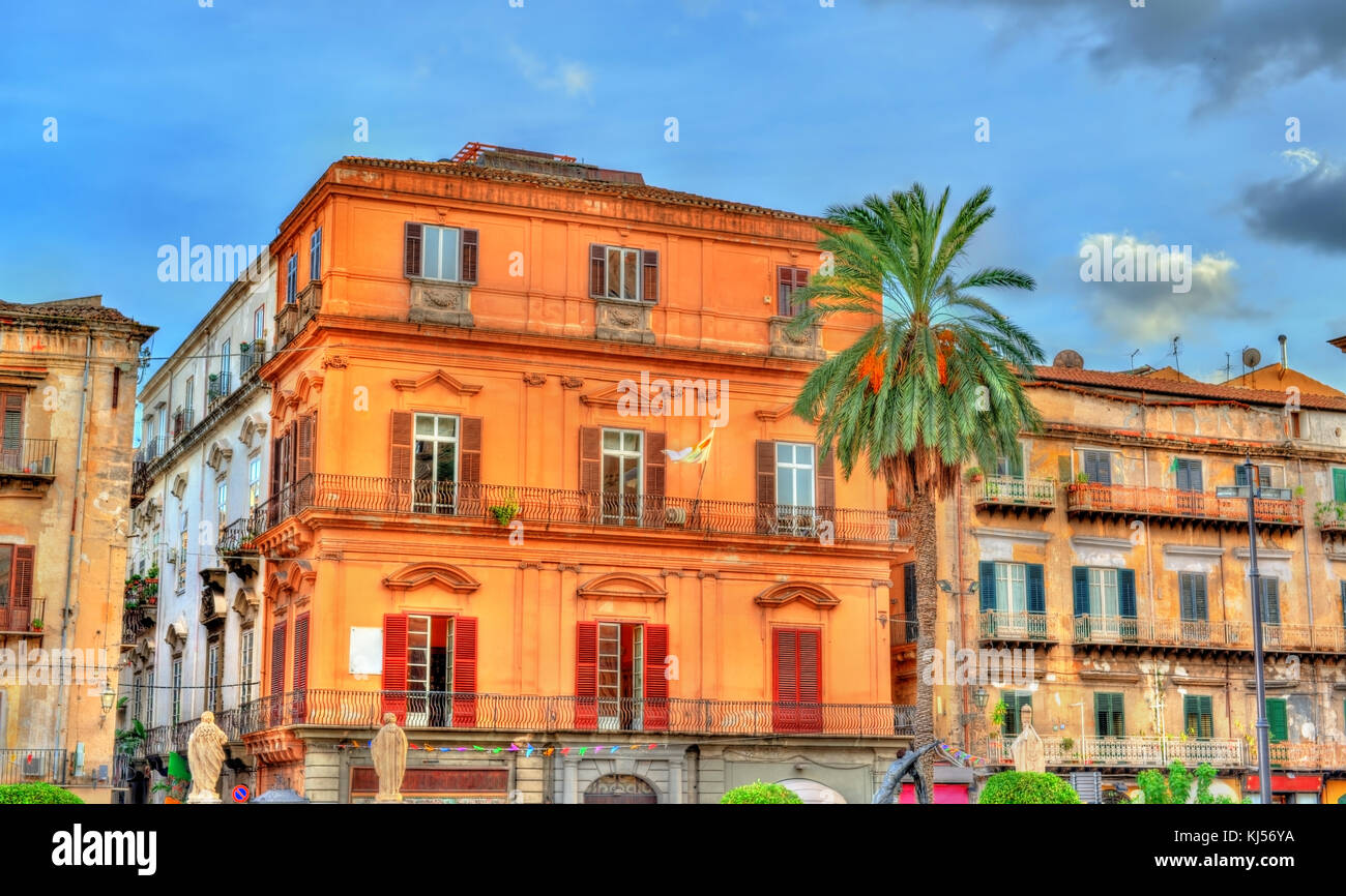 Gli edifici nel centro storico della città di Palermo, Sicilia Foto Stock