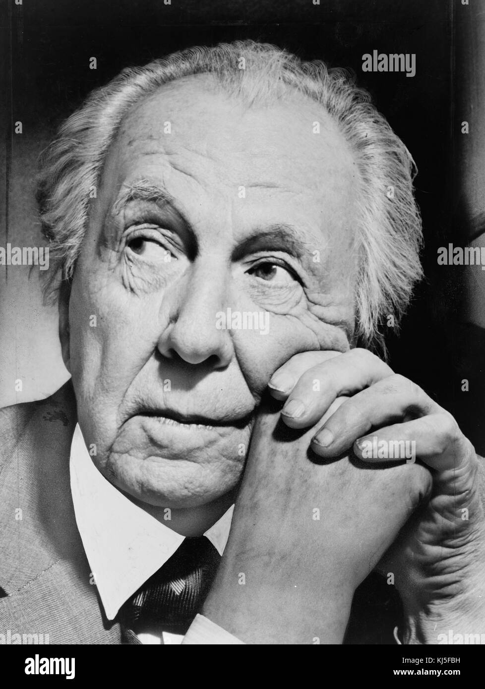 Frank Lloyd Wright (nato Frank Lincoln Wright, Giugno 8, 1867 - Aprile 9, 1959) era un architetto americano, interior designer, scrittore e educatore, che ha progettato più di 1.000 strutture, 532 dei quali sono stati completati. Foto Stock