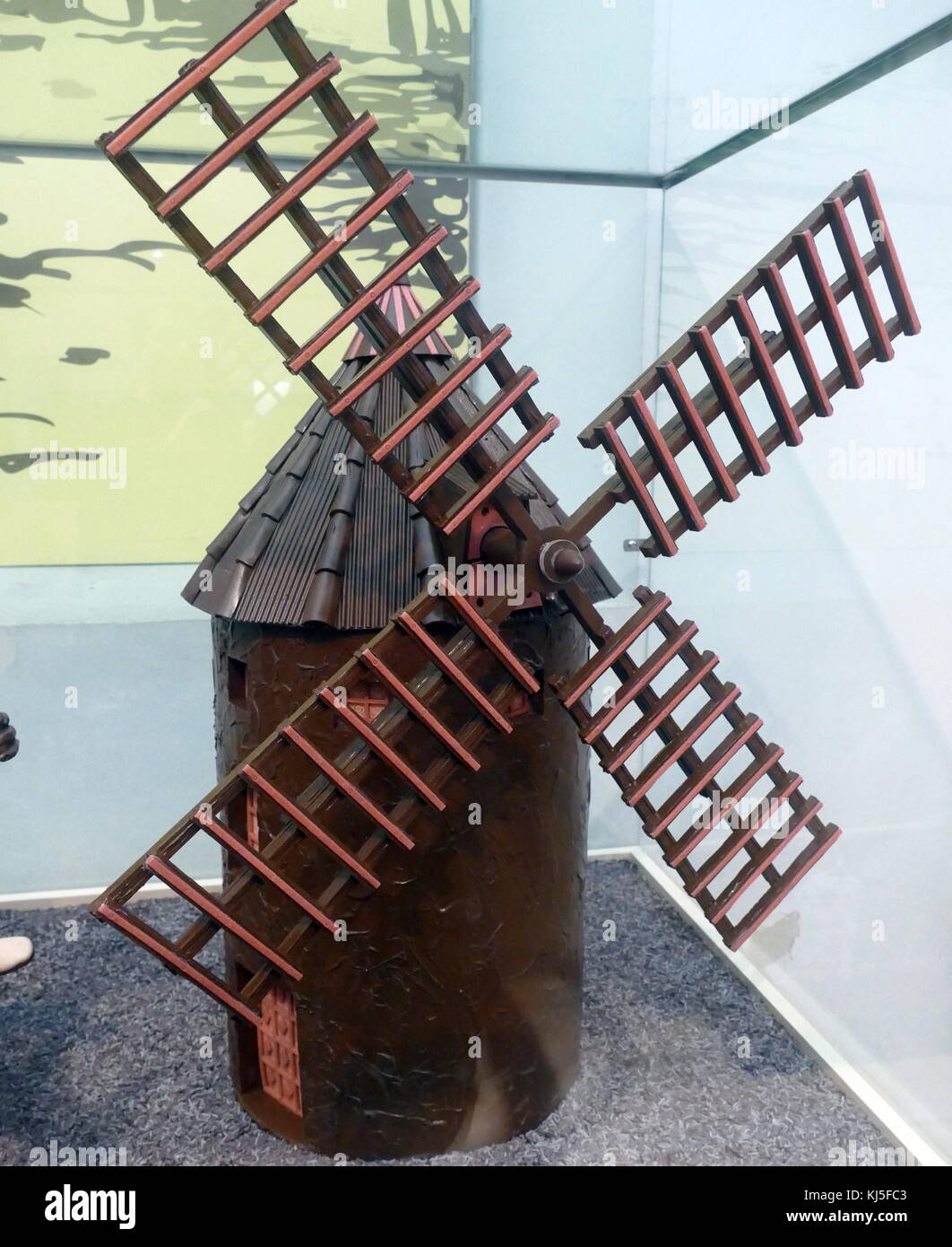 Mulino a vento realizzato dal cioccolato 2017. Don Chisciotte è un romanzo spagnolo di Miguel de Cervantes, pubblicato in due volumi, nel 1605 e 1615 spagnolo durante il Golden Age e tutta la letteratura spagnola canon Foto Stock