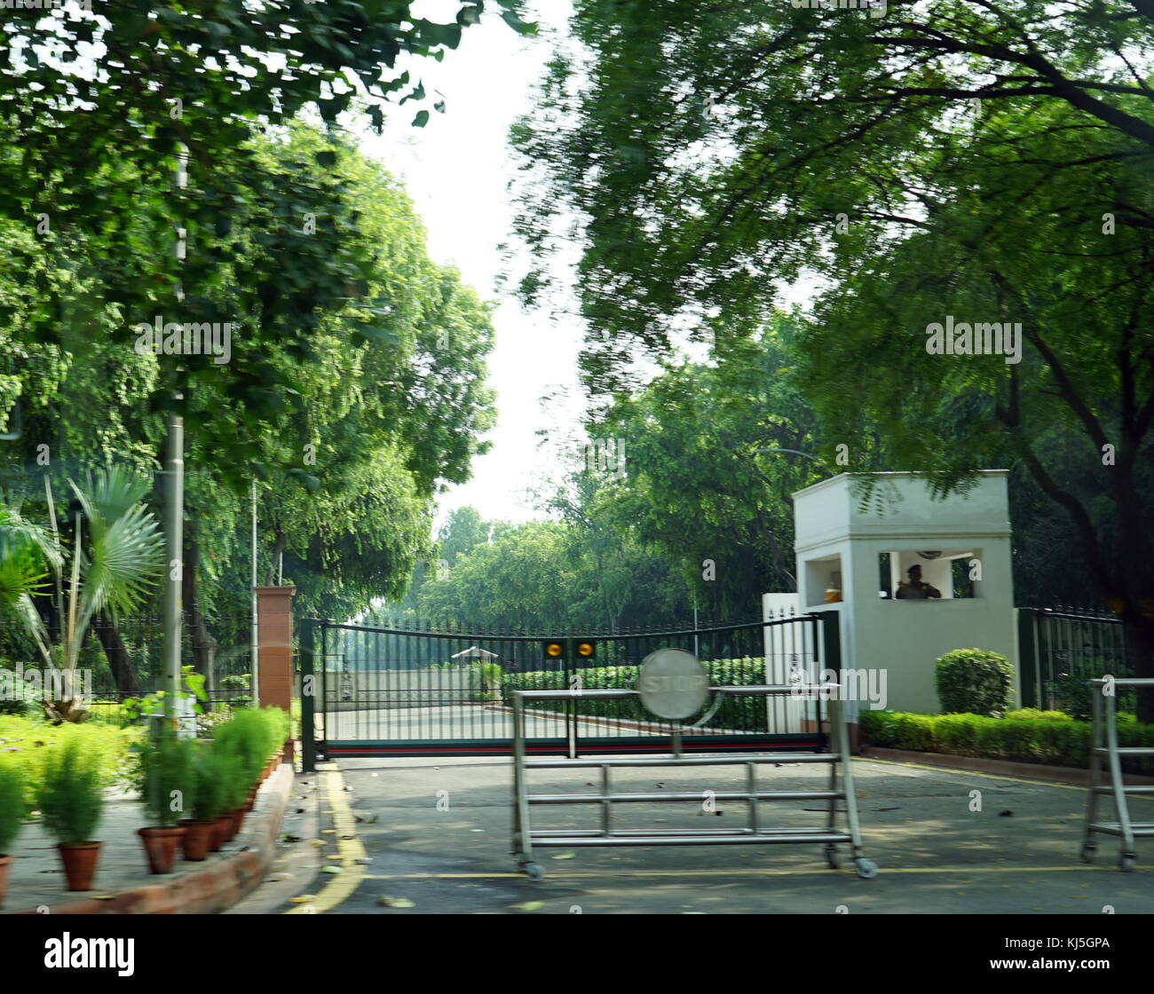 7, Lok Kalyan Marg è la residenza ufficiale e il principale luogo di lavoro del Primo Ministro dell'India, dove egli vive e contiene la maggior parte dei suoi ufficiali o incontri politici. Situato su Lok Kalyan Marg, New Delhi, il nome ufficiale della PM's residence complesso è Panchavati Foto Stock