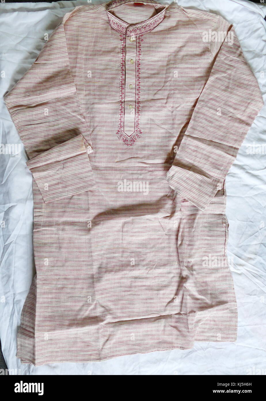 Indiano maglietta di cotone con il tradizionale modello di tessuto. Xxi secolo Foto Stock