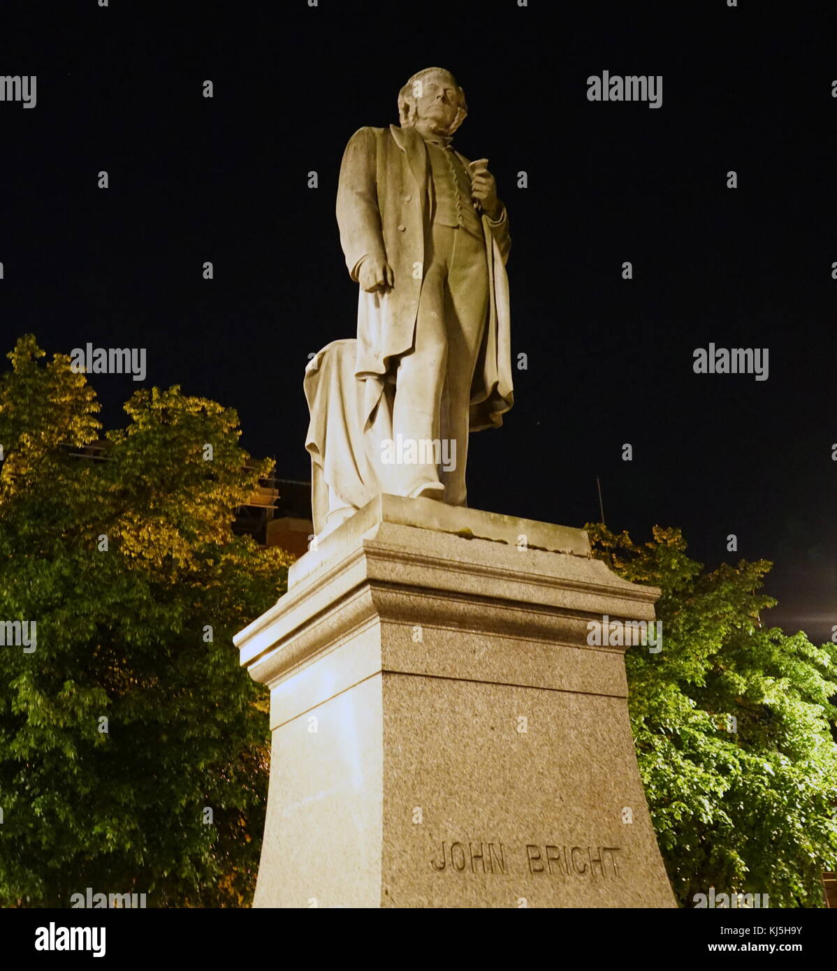 La statua di John Bright, che si trova in piazza Albert, è stato creato da Albert Bruce-Joy. John Bright (16 novembre 1811 - 27 Marzo 1889), Quaker, era un radicale britannica e statista liberale, uno dei più grandi oratori della sua generazione e un promotore di politiche del libero mercato. Foto Stock