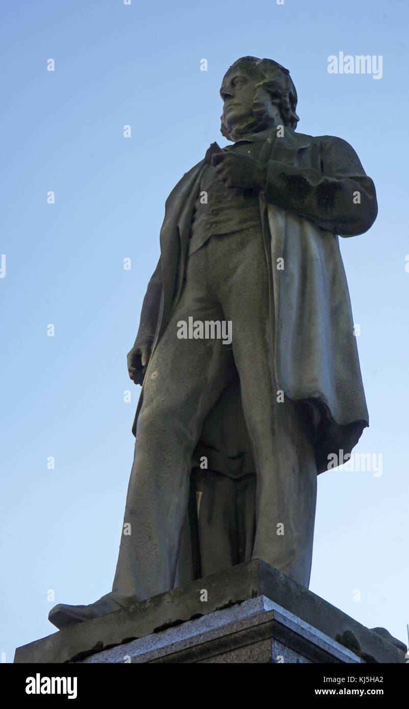 La statua di John Bright, che si trova in piazza Albert, è stato creato da Albert Bruce-Joy. John Bright (16 novembre 1811 - 27 Marzo 1889), Quaker, era un radicale britannica e statista liberale, uno dei più grandi oratori della sua generazione e un promotore di politiche del libero mercato. Foto Stock