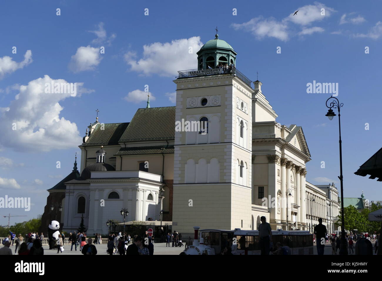 Chiesa di Sant'Anna (Sw. Anny) è una chiesa nel centro storico di Varsavia, Polonia, adiacente alla piazza del Castello. Ha una facciata neoclassica e ad alta interno barocco . La chiesa si colloca tra Varsavia ha più vecchi edifici. Nel tempo si è visto molte ricostruzioni, risultando nel suo attuale aspetto, invariata dal 1788 Foto Stock