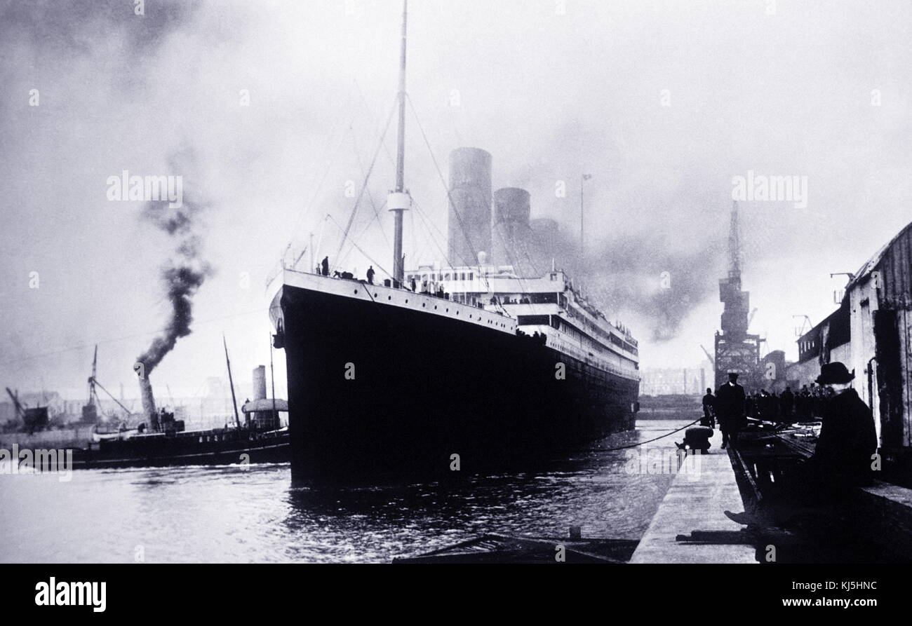 Il Titanic salpa da Southampton, Gran Bretagna, 1912. RMS Titanic era un passeggero britannico camicia che affondò nel Nord Oceano Atlantico nelle prime ore del mattino del 15 aprile 1912, dopo la collisione con un iceberg durante il suo viaggio inaugurale da Southampton a New York City. La stima 2,224 passeggeri ed equipaggio a bordo, più di 1.500 morti, Foto Stock