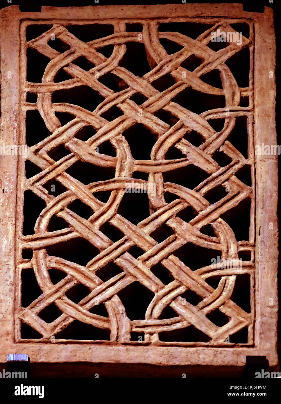 Vetro retinato grill in pietra arenaria da Faras Cattedrale fu una cattedrale in basso nubiano sudanese città di Faras. Tra il VII e il XIV secolo. ri-scoperta da archeologi Polacco sotto Kazimierz Michalowski tra 1960 e 1964 Foto Stock