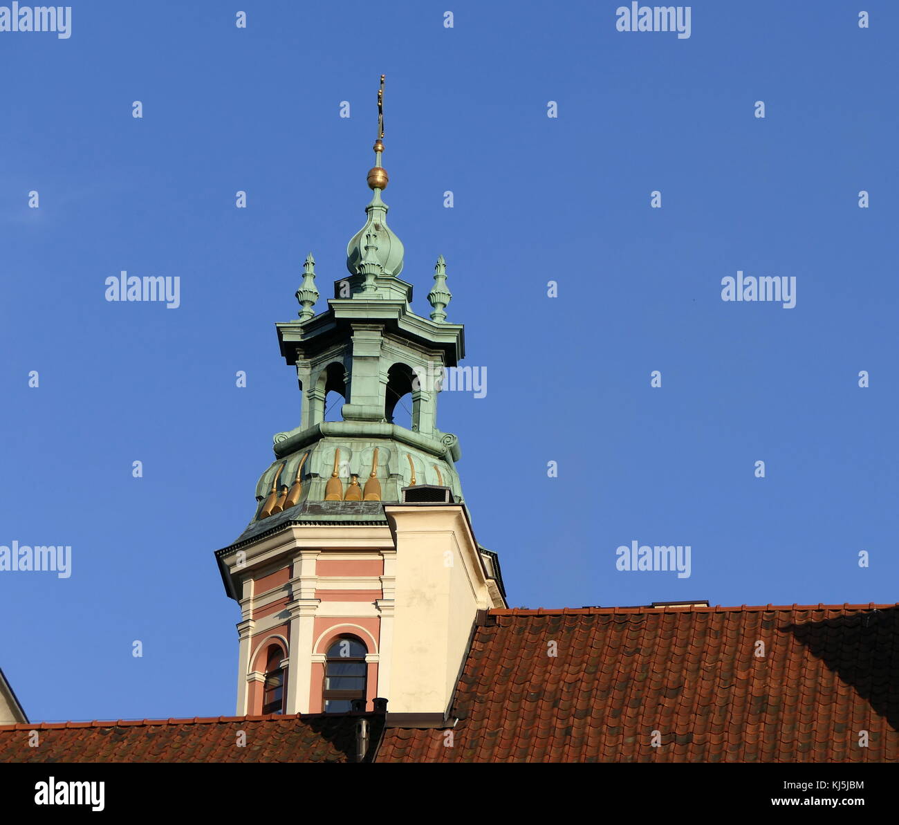 La Warsaw Old Town è la parte più antica della città capitale. Durante l invasione della Polonia (1939), gran parte del quartiere è stato gravemente danneggiato dalla Luftwaffe tedesca. Dopo l'Insurrezione di Varsavia (agosto-ottobre 1944) ciò che era stato lasciato in piedi è stata sistematicamente soffiate dall'esercito tedesco. Dopo la II Guerra Mondiale, la città vecchia è stata meticolosamente ricostruite Foto Stock