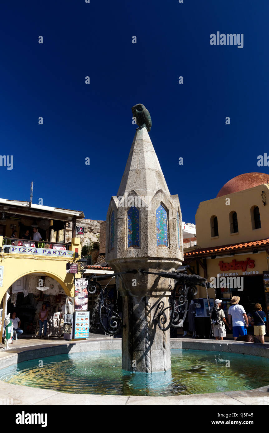 Fontana, Ippocrate Square, Sokratous Street, Rodi città vecchia, RODI, DODECANNESO isole, Grecia. Foto Stock