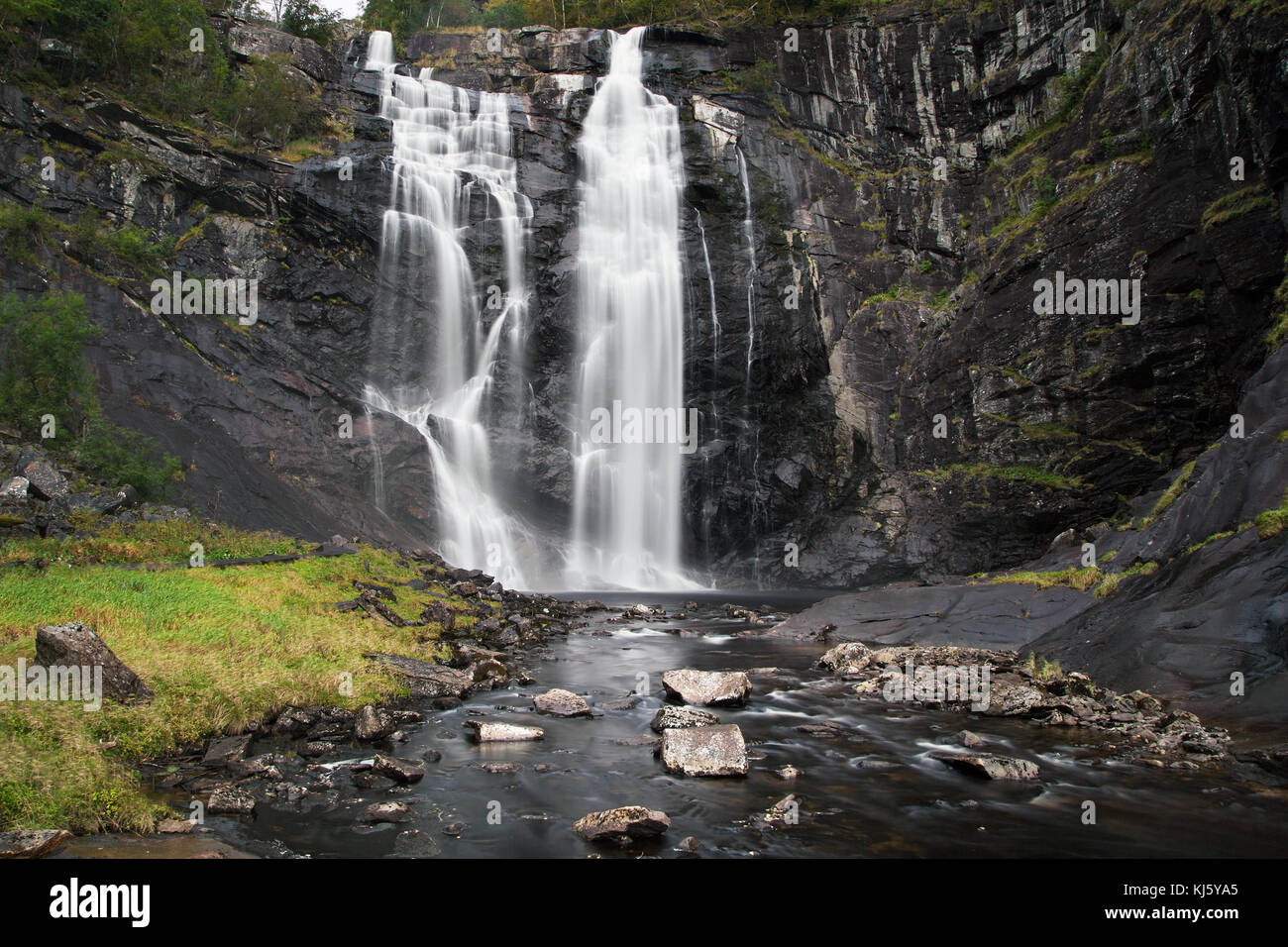 Skjervsfossen cascata in granvin, Norvegia. Foto Stock