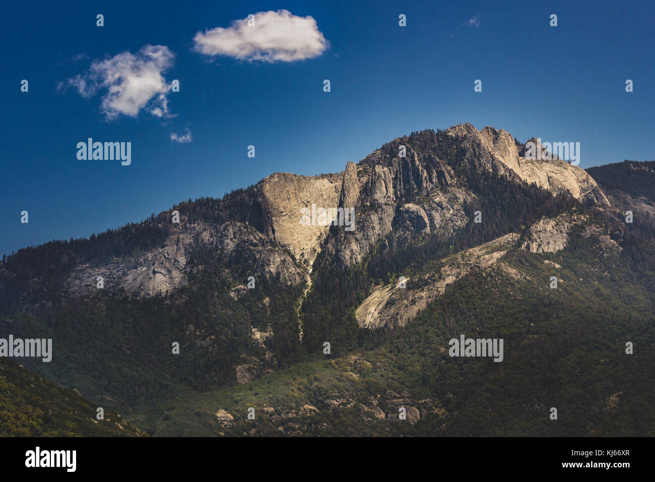 Rocce Castello Sud picco di montagna nella catena montuosa della Sierra Nevada, Sequoia National Park, California Foto Stock