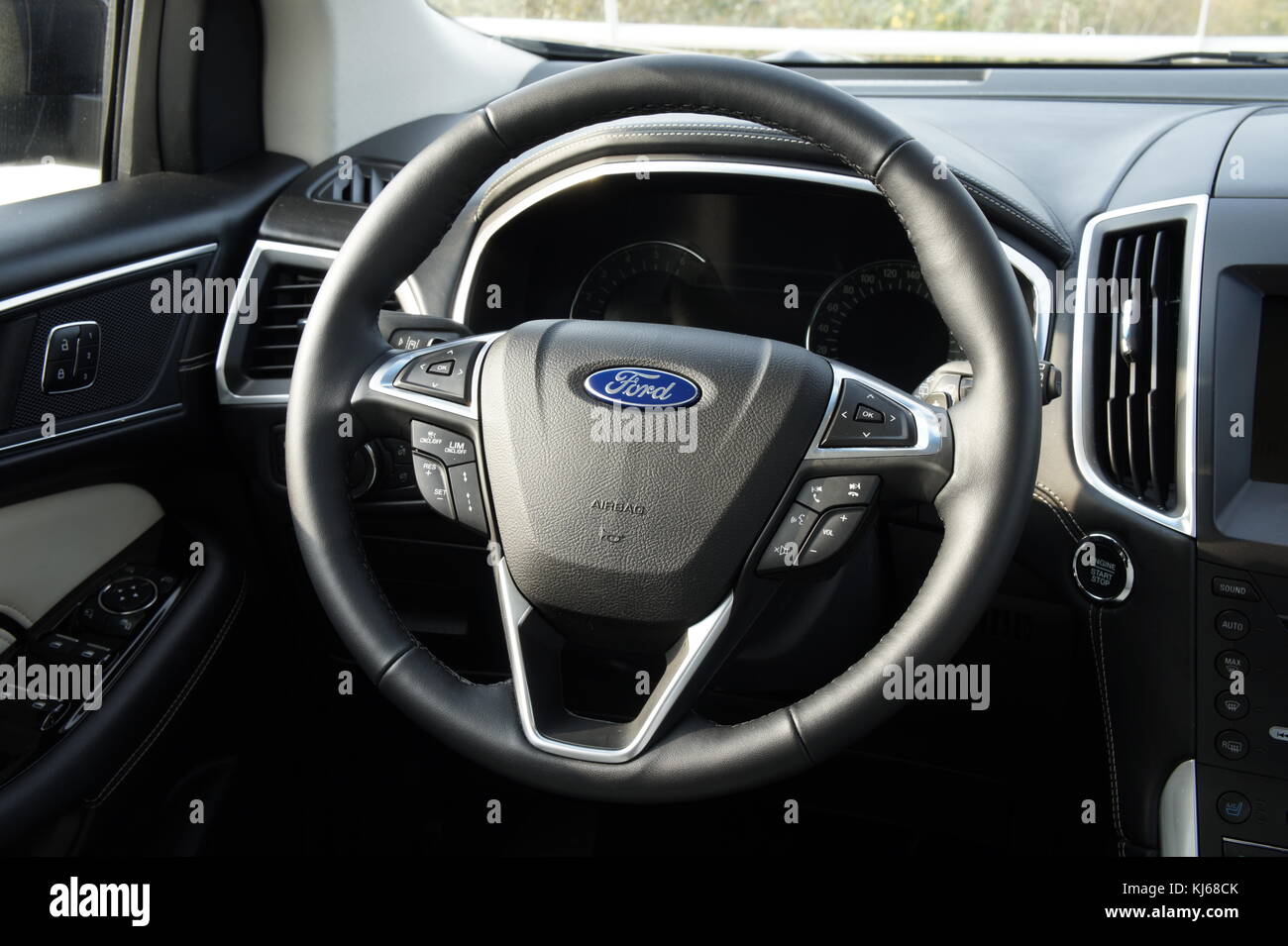 2017 Ford edge vignale 2.0 tdci (versione europea) - volante Foto stock -  Alamy