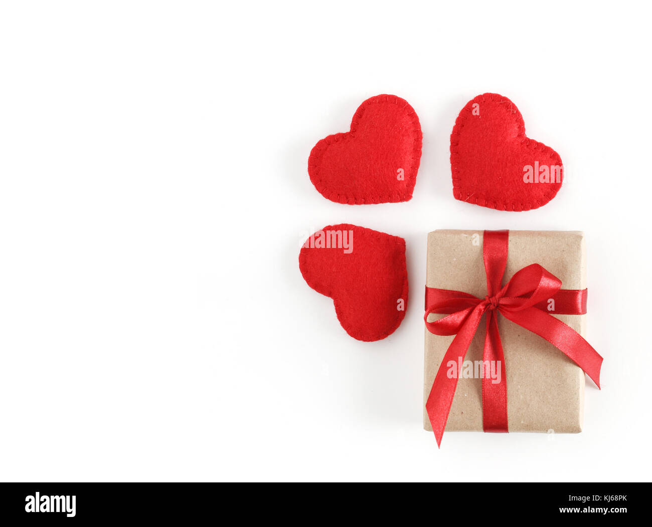 Il giorno di san valentino con carta regalo rossa sono i cuori isolati su sfondo bianco con copyspace Foto Stock