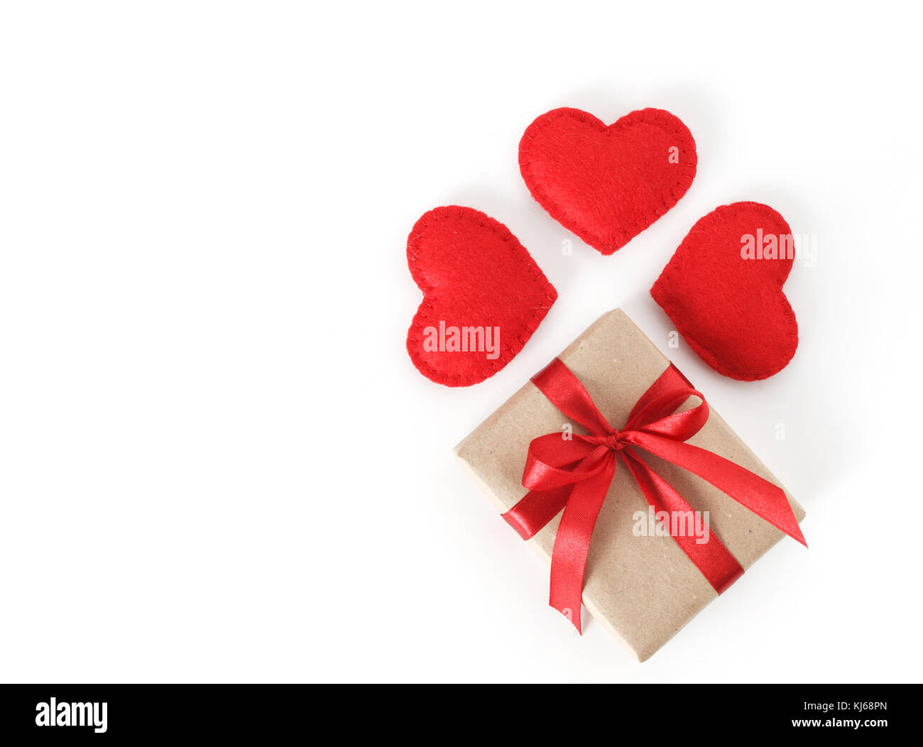 Il giorno di san valentino con carta regalo rossa sono i cuori isolati su sfondo bianco con copyspace Foto Stock