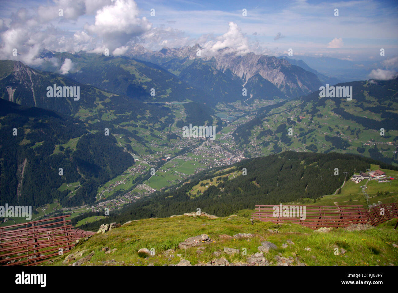 Luftbild: schruns, montafon, Vorarlberg, oesterreich. Foto Stock