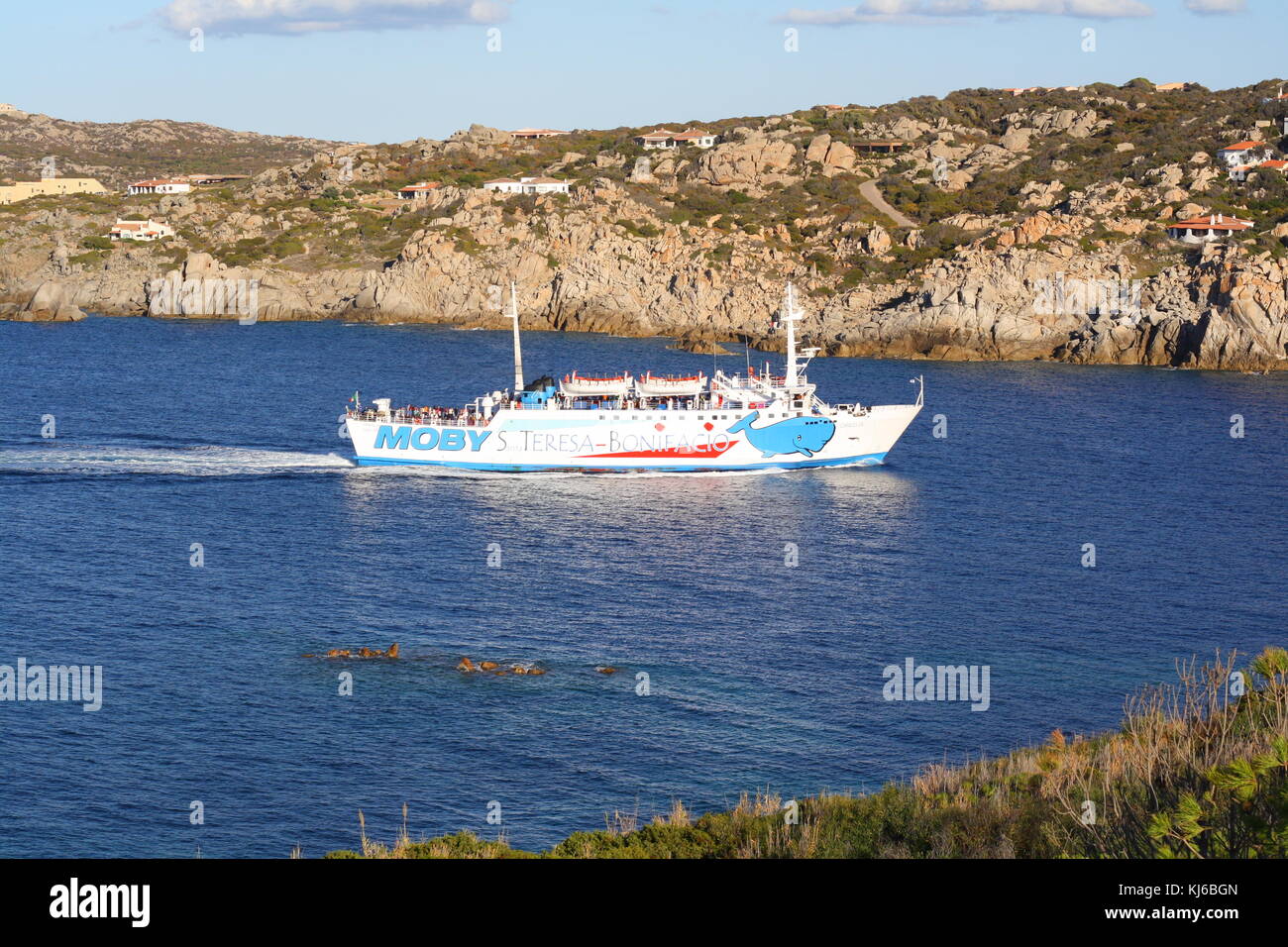 Un traghetto proveniente da un sardo bay da Bonifacio, Corsica, Francia. Foto Stock