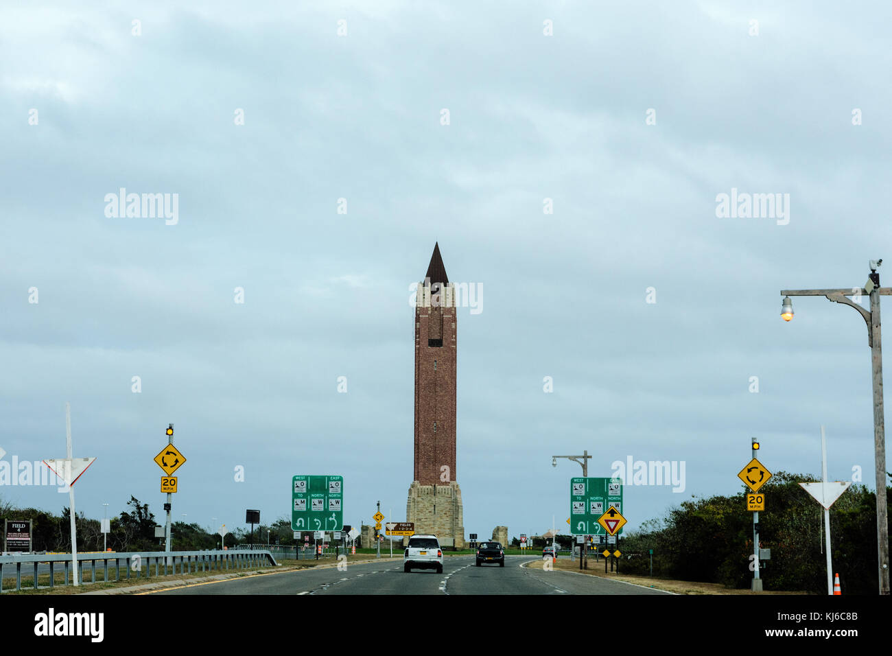 La torre sorge non lontano dalla strada che conduce verso la costa atlantica Foto Stock