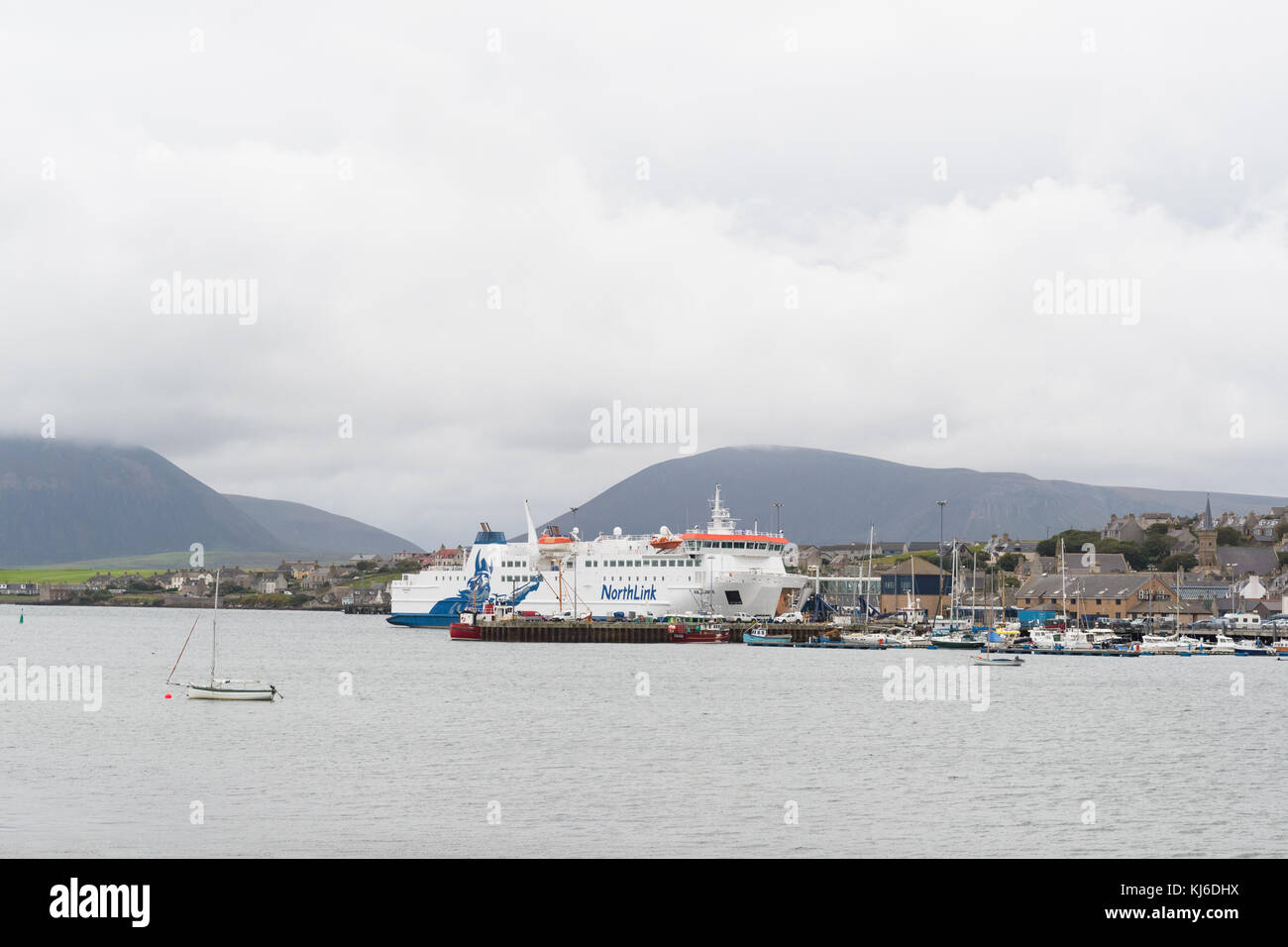 MV Hamnavoe Northlink ferry attraccata a Stromness, isole Orcadi Scozia, Regno Unito Foto Stock