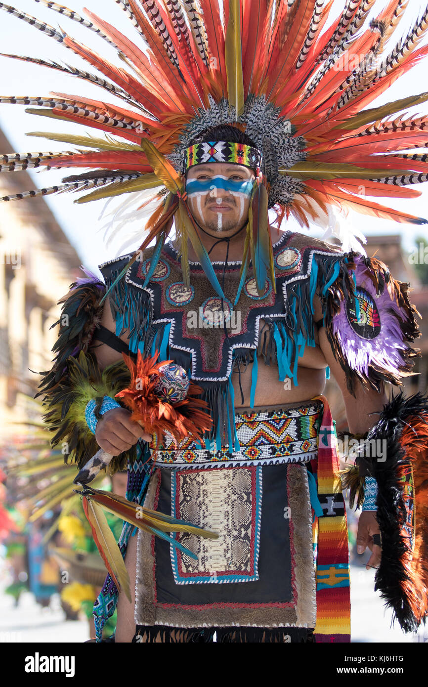 Marzo 6, 2016, san miguel de allende, Messico: uomo indigeni in costume tradizionale di eseguire la danza rituale al senior de la conquista cele Foto Stock