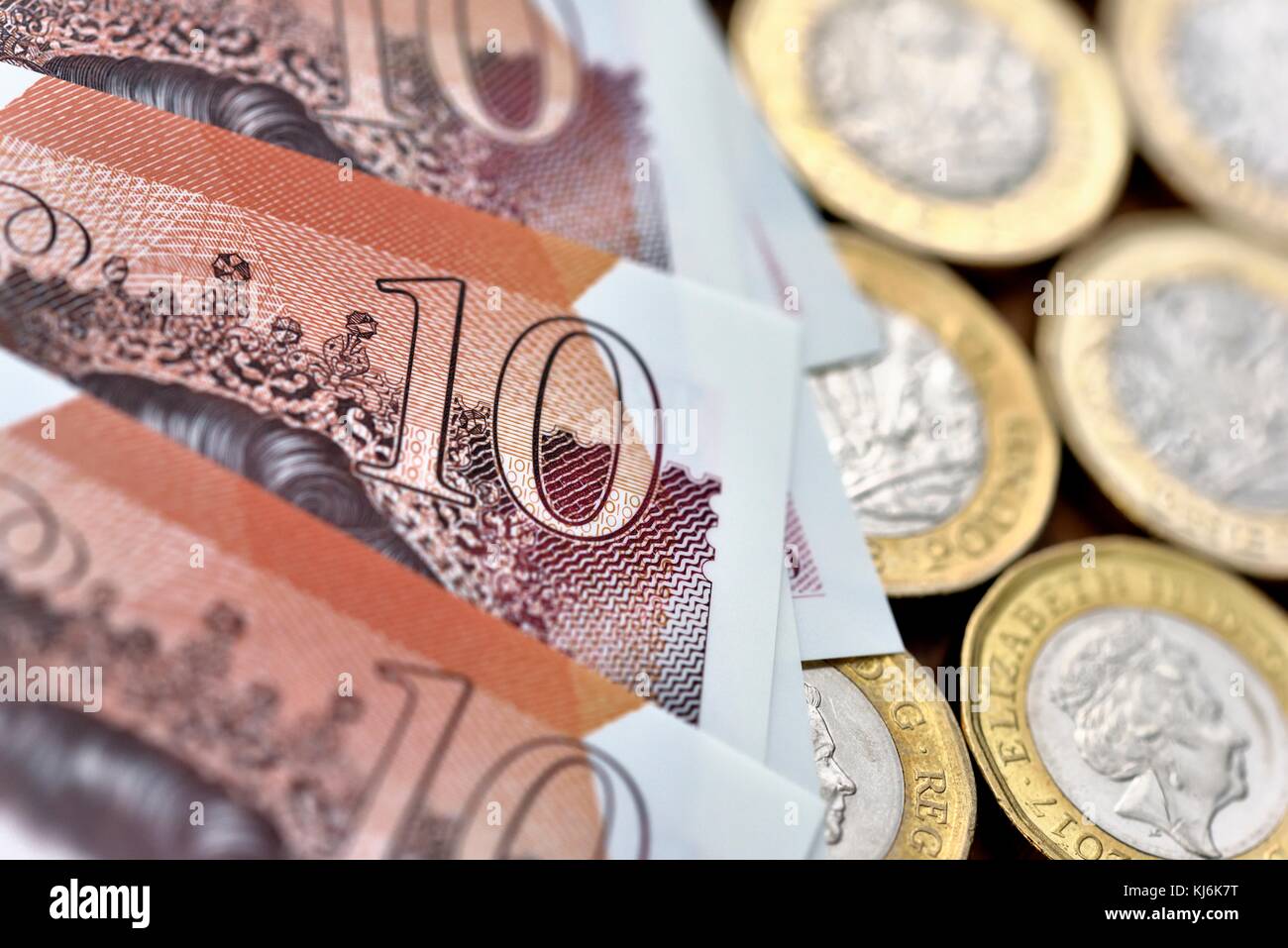 Dieci pound nota e una libbra di monete Foto Stock