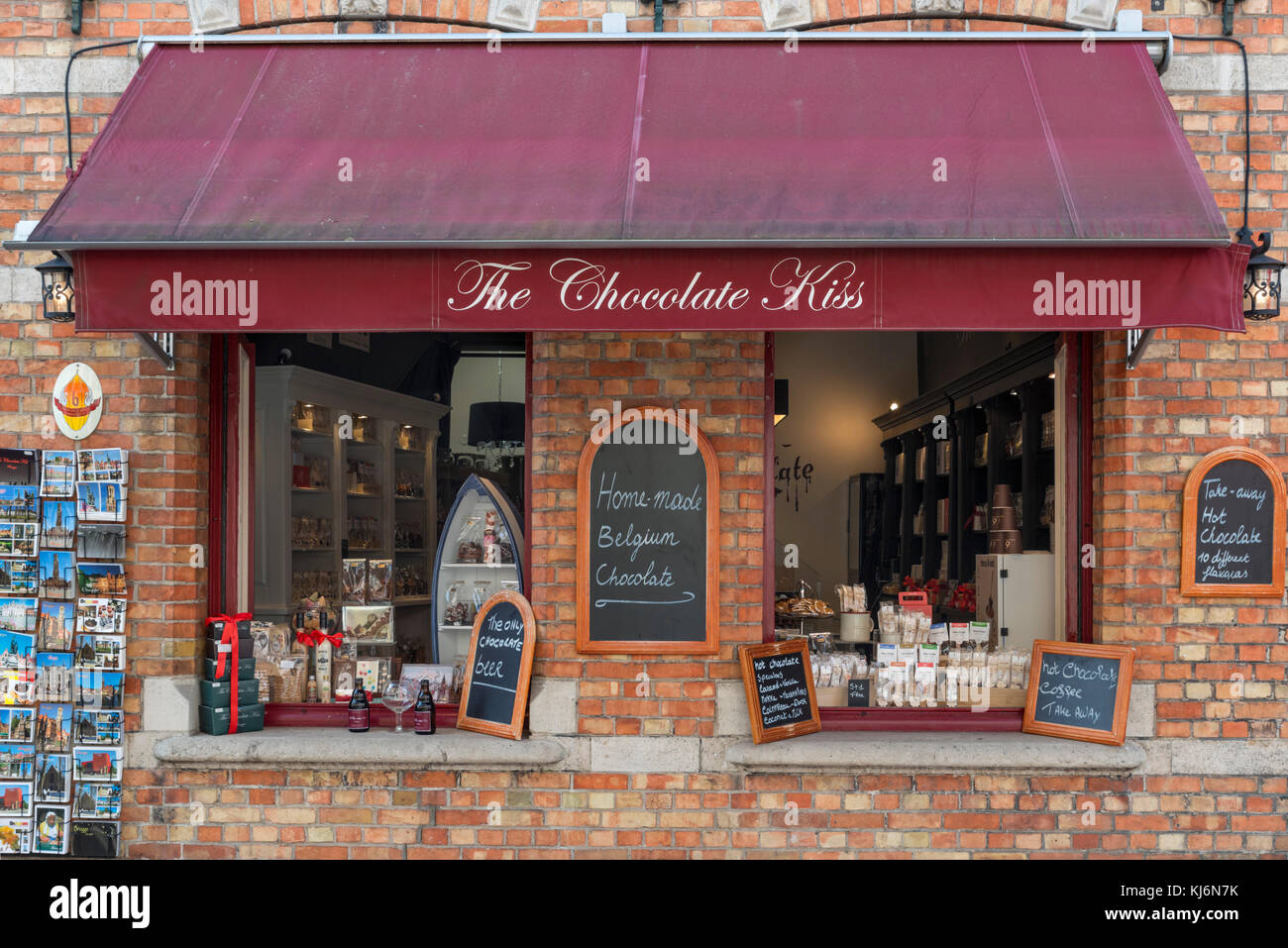 Il negozio di cioccolato vendita di cioccolatini belgi in Bruges (Brugge), Belgio. Foto Stock