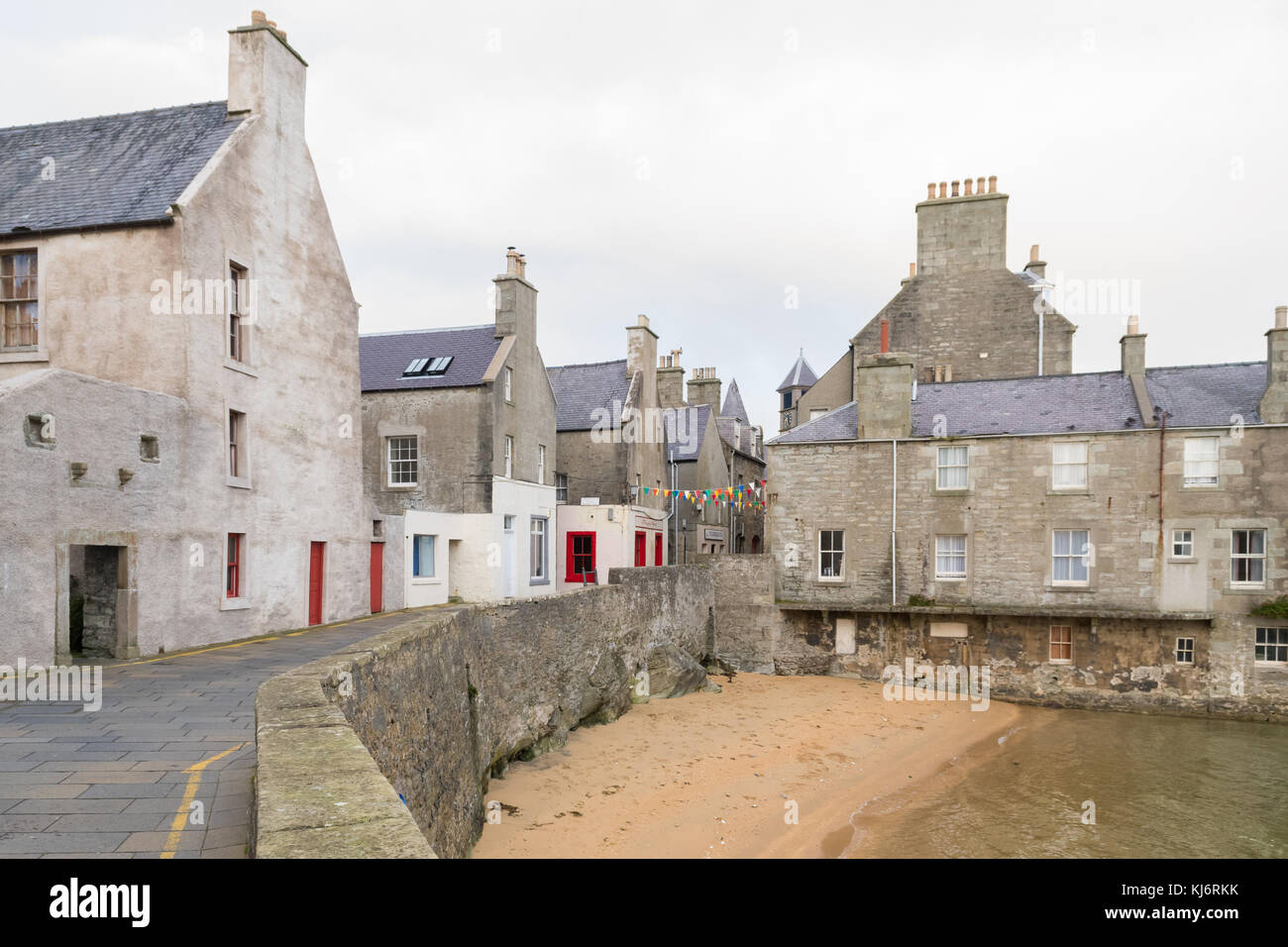 Lerwick Old Town, con il Queens Hotel formato da ex bacche adiacenti Bains Beach, Lerwick, Shetland Islands, Scozia, Regno Unito Foto Stock