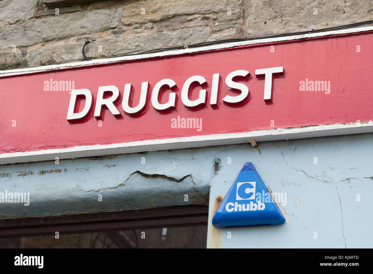 Druggist sign - parte del cartello Del negozio di farmacia A L Laing, Lerwick, Shetland Islands, Scotland, UK Foto Stock