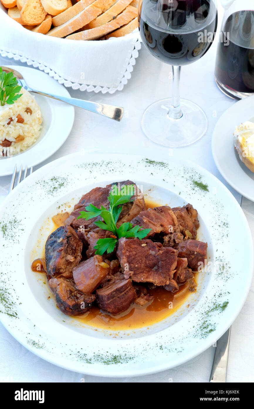 Piatto di carne bovina da taverna Os Templários, Monsaraz, Portogallo Foto Stock