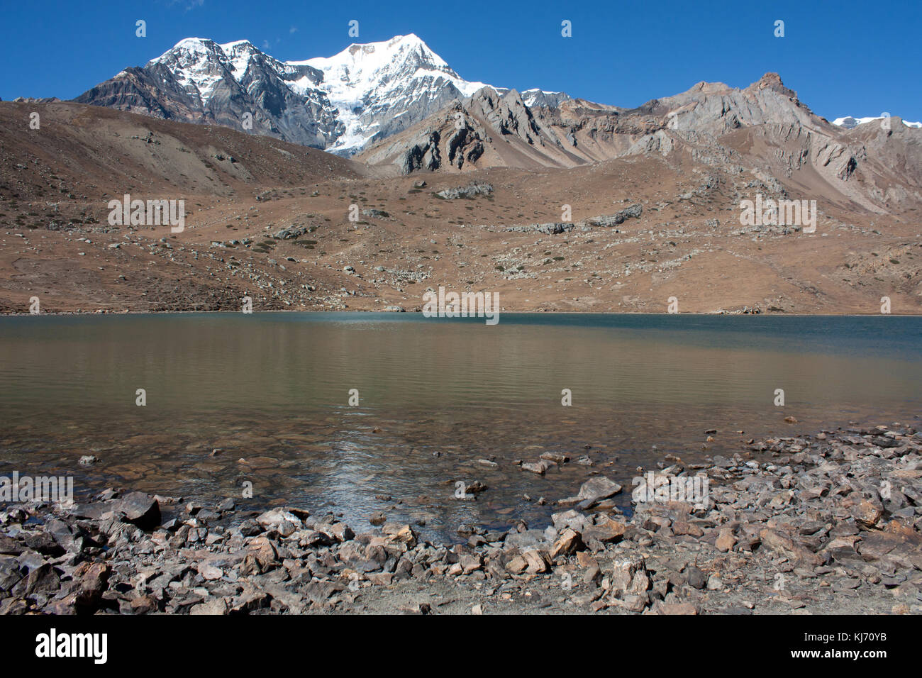 Lago di ghiaccio (4600 m) su muntains himalayana vicino al braka's Village. manang, marsyangdi valley. in Nepal. Foto Stock