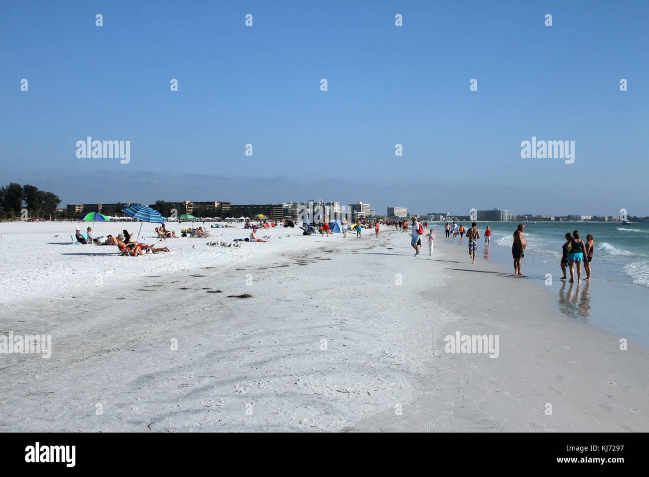 Vista di una spiaggia di sabbia bianca a siesta Beach, Florida. Foto Stock