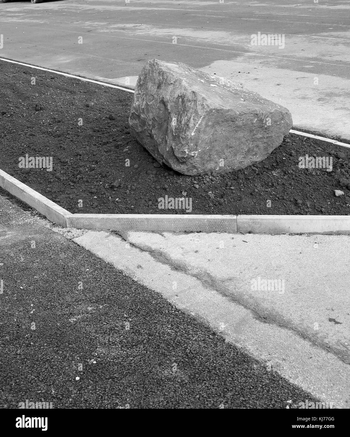 Ottobre 2015 - Nuovo frenare la bordatura in un superstore parcheggio auto molto Foto Stock