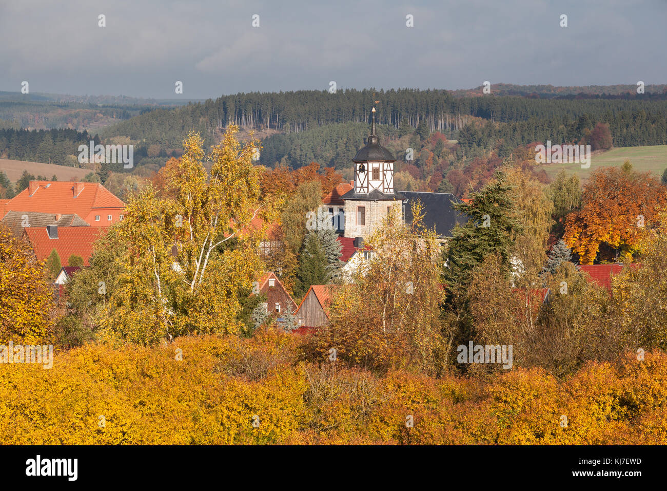 Harz Straßberg Herbst impressione Blick über die Krche in das selketal Foto Stock