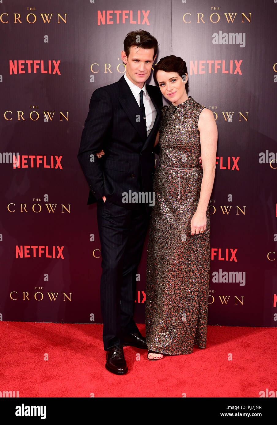 Matt Smith e Claire Foy frequentano la stagione due prima della Corona all'Odeon, Leicester Square, Londra. Foto Stock