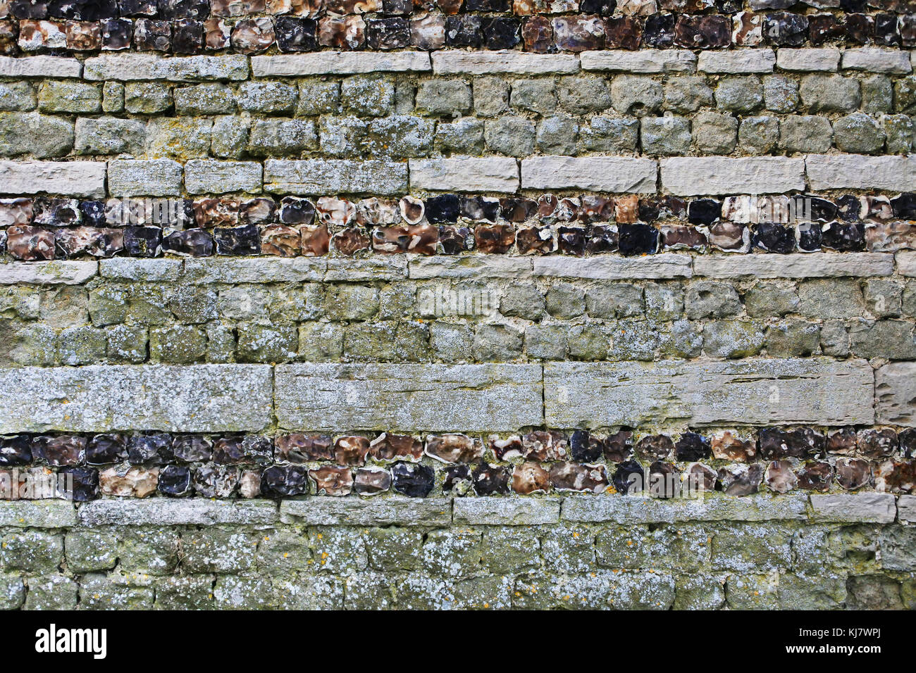Immagine full frame di un muro di pietra e pietra focaia. Ideale per l'uso come sfondo - John Gollop Foto Stock