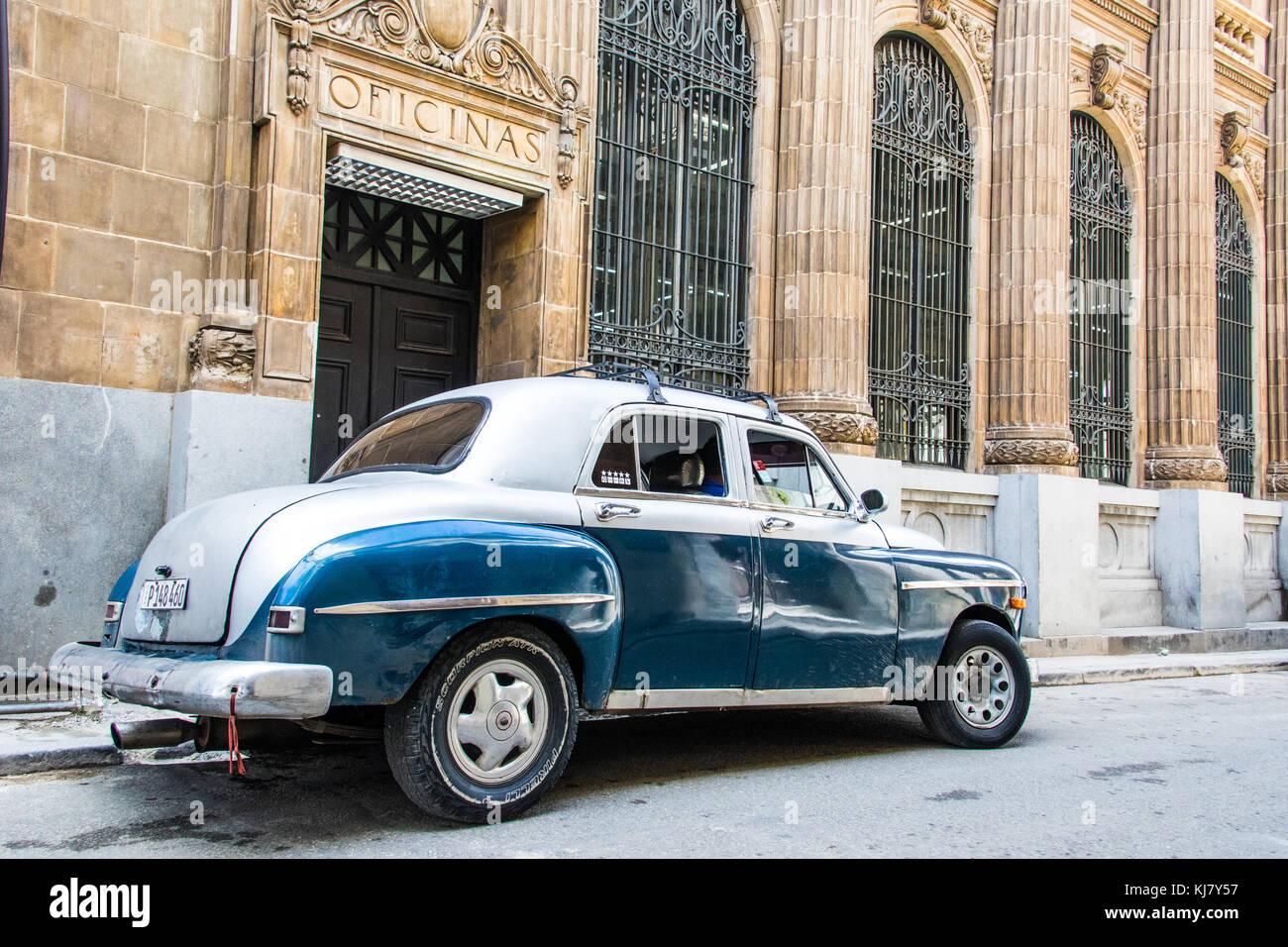 Scena di strada, vintage americano auto, Old Havana, Cuba Foto Stock
