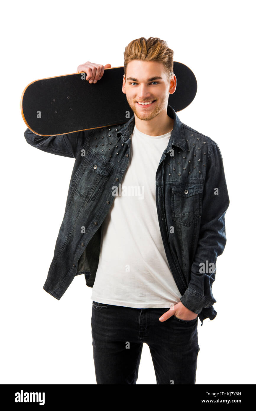 Ritratto in studio di un giovane uomo che posano con uno skateboard Foto Stock