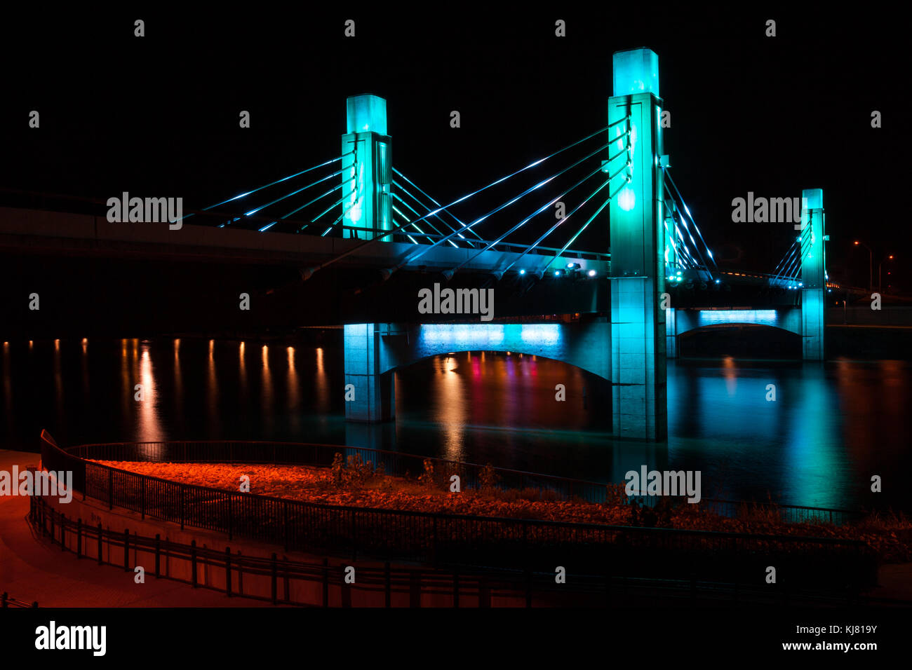 Ponte sul fiume brazos illuminati da LED a Waco, Texas / Luce Dipinta bridge Foto Stock